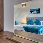 Modern 4 Bedroom 2 Bath House With Parking, Tyseley, Birmingham By 360Stays