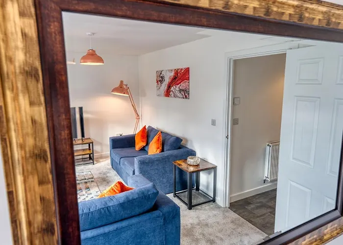 Modern 4 Bedroom 2 Bath House With Parking, Tyseley, Birmingham By 360Stays