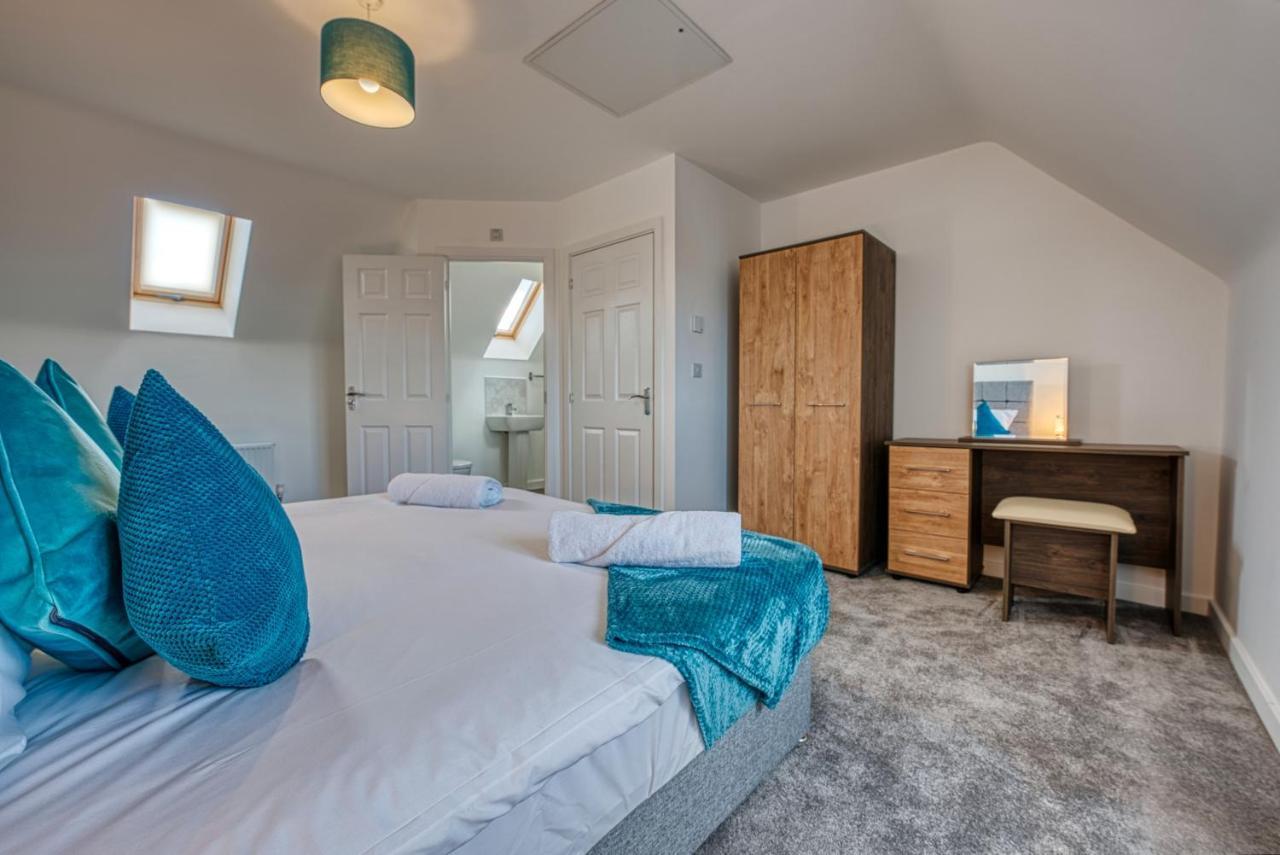 Modern 4 Bedroom 2 Bath House With Parking, Tyseley, By 360stays Birmingham