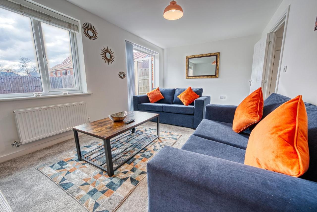 Modern 4 Bedroom 2 Bath House With Parking, Tyseley, By 360stays *