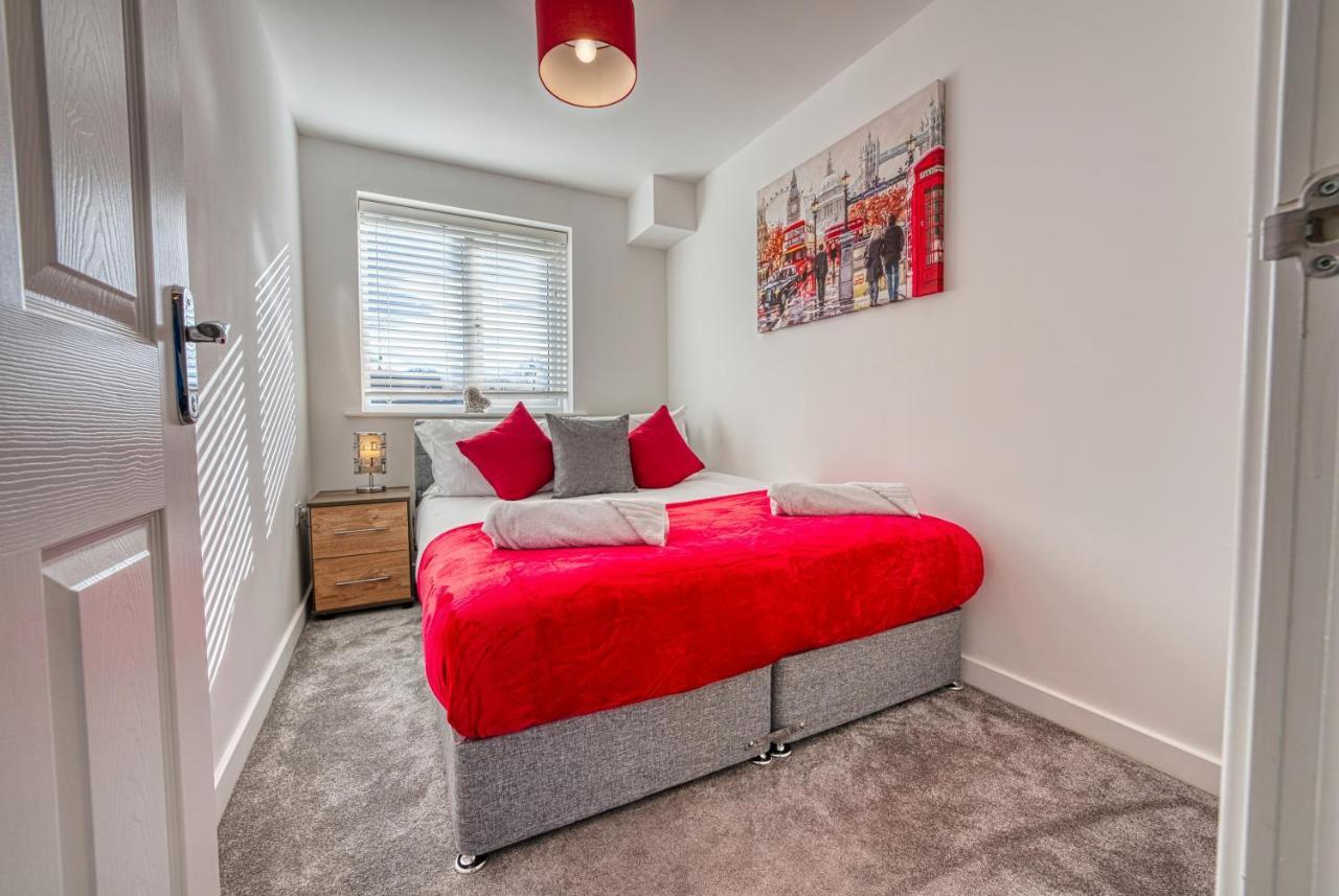 Modern 4 Bedroom 2 Bath House With Parking, Tyseley, By 360stays Holiday home